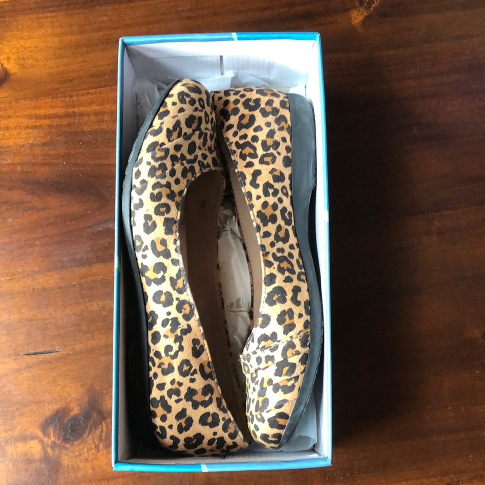 Leopard print flats